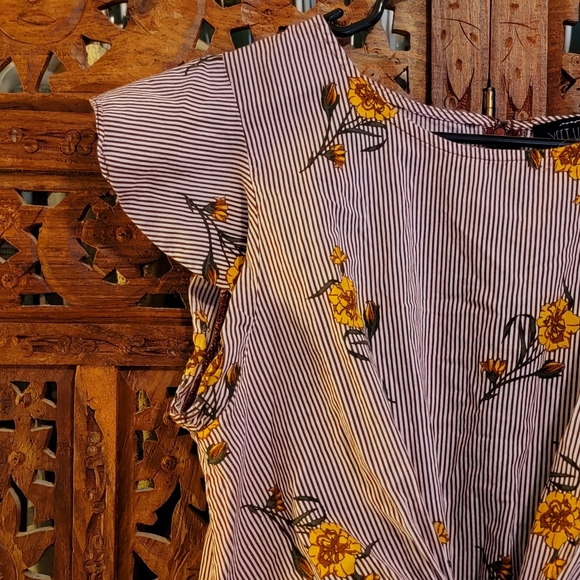 Sweet Wanderer flutter sleeve front wrap  burgundy pinstripe floral blouse - Picture 6 of 10